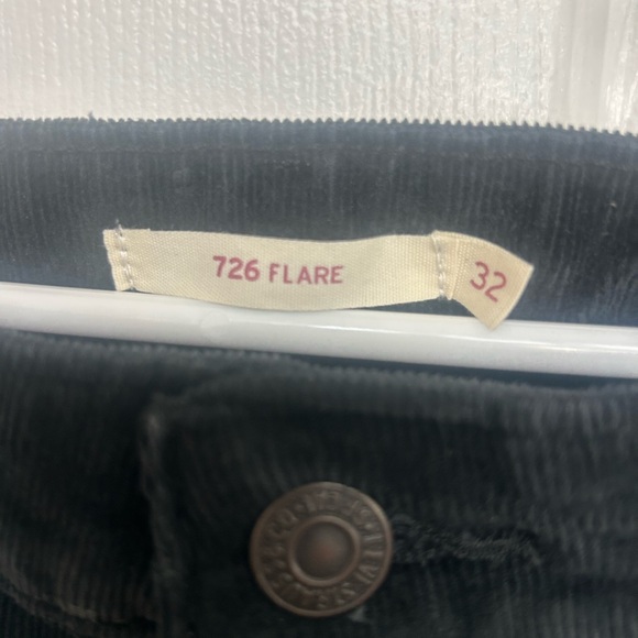 NWT Women’s  Levi's Strauss 726 High Rise Flare Corduroy Jeans Size 32x32 Black - Picture 3 of 12